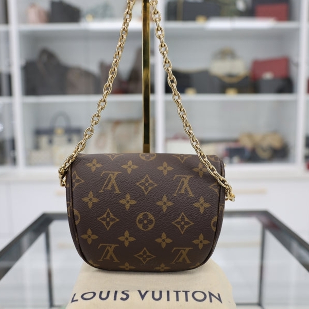 SOLD/TRADED‼️Louis Vuitton Monogram Crossbody with Gold Chain - Picture 4 of 6